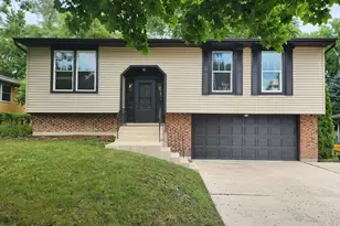 814 S 11th Ave, Saint Charles, IL 60174 - Photo 1