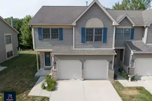 308 River Bluff Dr, Carpentersville, IL 60110 - Photo 1