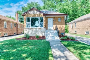 8916 S Sacramento Ave, Evergreen Park, IL 60805 - Photo 1