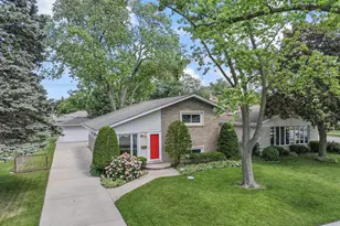 603 N Pine St, Mount Prospect, IL 60056 - Photo 1