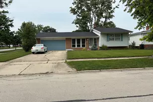 10 Lombard Cir, Lombard, IL 60148 - Photo 1