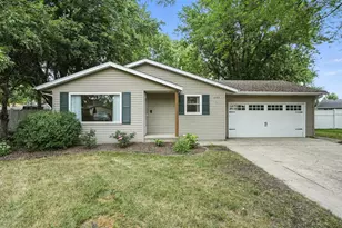 299 N Edgemere Ct, Bourbonnais, IL 60914 - Photo 1