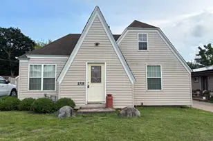 2715 W Ridgeland Ave, Waukegan, IL 60085 - Photo 1