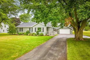 512 S Elida St, Winnebago, IL 61088 - Photo 1