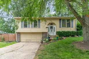 615 S 12th Ave, Saint Charles, IL 60174 - Photo 1