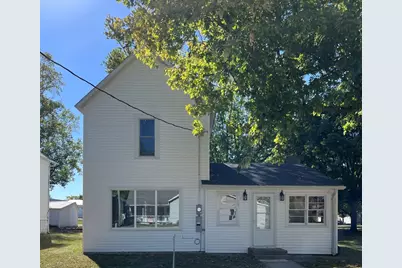 107 W Weldon Street, Roberts, IL 60962 - Photo 1