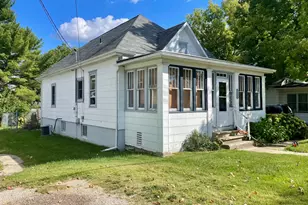 1407 Pulaski St, Peru, IL 61354 - Photo 1