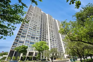 3200 N Lake Shore Dr, Chicago, IL 60657 - Photo 1