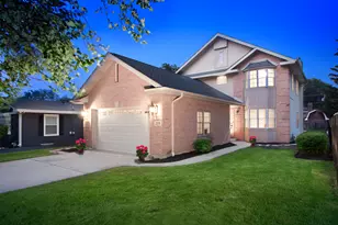 215 N Hager Ave, Barrington, IL 60010 - Photo 1