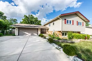 1665 Highland Blvd, Hoffman Estates, IL 60169 - Photo 1