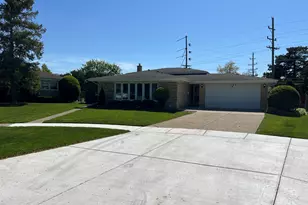 189 Ambleside Rd, Des Plaines, IL 60016 - Photo 1