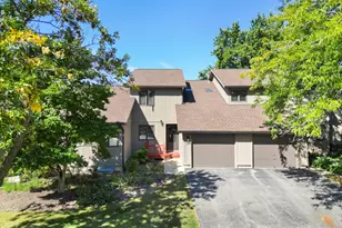 924 Stratford Ct, Grayslake, IL 60030 - Photo 1