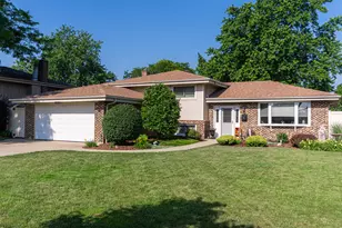 554 N Green Ridge St, Addison, IL 60101 - Photo 1