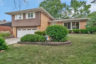15425 Pine Dr, Oak Forest, IL 60452 - Photo 1