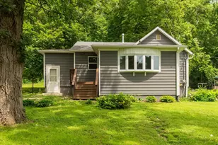 618 Princeton Rd, Depue, IL 61322 - Photo 1