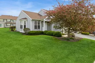 725 Duvall Dr, Woodstock, IL 60098 - Photo 1