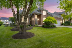 805 W Thornwood Dr, South Elgin, IL 60177 - Photo 1