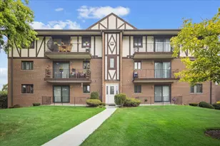 11030 S Theresa Circle, Palos Hills, IL 60465 - Photo 1