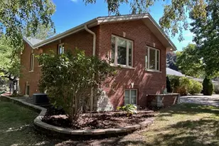 2277 S Westwood Ln, Palatine, IL 60067 - Photo 1