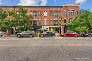 2142 W Roscoe St, Chicago, IL 60618 - Photo 1