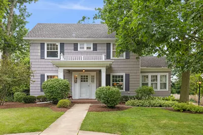 345 N Montclair Avenue, Glen Ellyn, IL 60137 - Photo 1