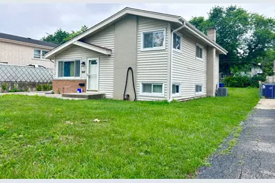 622 N Wisconsin Avenue, Villa Park, IL 60181 - Photo 1