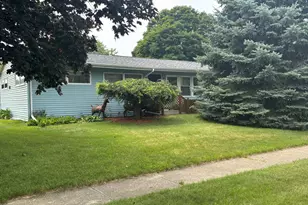 521 Garden Dr, Belvidere, IL 61008 - Photo 1