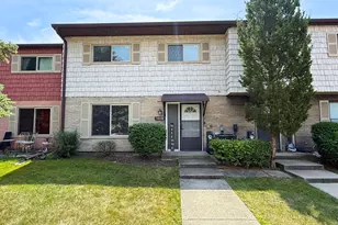 540 W Lodge Trail, Wheeling, IL 60090 - Photo 1