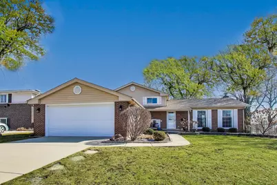 2023 N Shenandoah Drive, Arlington Heights, IL 60004 - Photo 1