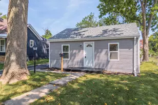 609 E Livingston St, Pontiac, IL 61764 - Photo 1