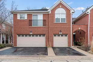 955 Kensington Dr, Northbrook, IL 60062 - Photo 1