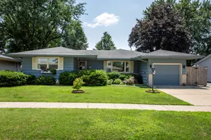 616 W 6th St, Belvidere, IL 61008 - Photo 1