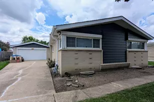 42 Fernwood Dr, Glenview, IL 60025 - Photo 1