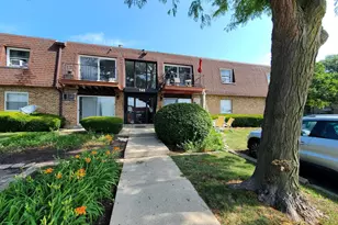 745 Grove Dr, Buffalo Grove, IL 60089 - Photo 1