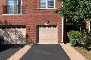 990 Kensington Dr, Northbrook, IL 60062 - Photo 1
