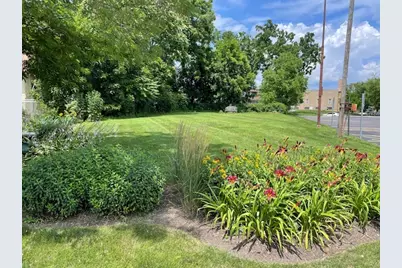 226 W Maple Avenue, Libertyville, IL 60048 - Photo 1