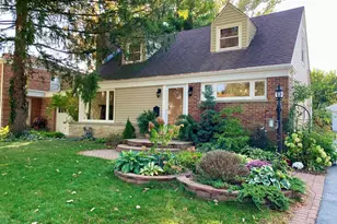 630 Hermitage Dr, Deerfield, IL 60015 - Photo 1