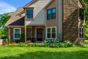 75 Willow Pkwy, Buffalo Grove, IL 60089 - Photo 1