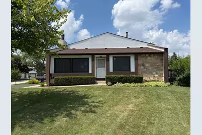 12 Hawthorne Square, Indian Head Park, IL 60525 - Photo 1