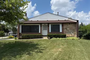 12 Hawthorne Square, Indian Head Park, IL 60525 - Photo 1