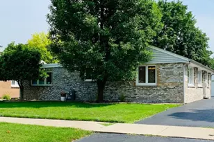 5121 W 101st St, Oak Lawn, IL 60453 - Photo 1