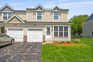 2020 College Green Dr, Elgin, IL 60123 - Photo 1