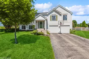 235 Aberdeen Dr, Algonquin, IL 60102 - Photo 1