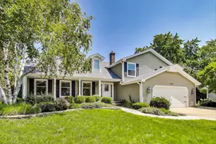 428 W Wilshire Dr, Hoffman Estates, IL 60067 - Photo 1