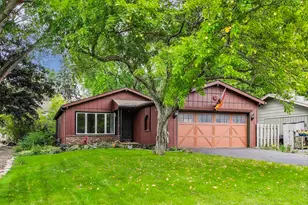 1012 Fargo Blvd, Geneva, IL 60134 - Photo 1