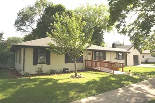 805 W Ridgeland Ave, Waukegan, IL 60085 - Photo 1