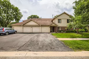 905 E Kings Row, Palatine, IL 60074 - Photo 1
