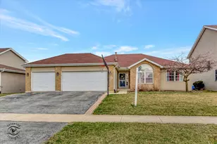 325 Hunters Dr, Beecher, IL 60401 - Photo 1