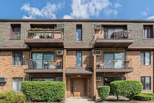 605 N Briar Hill Ln, Addison, IL 60101 - Photo 1