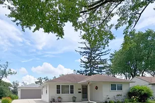 2902 Cardinal Dr, Rolling Meadows, IL 60008 - Photo 1